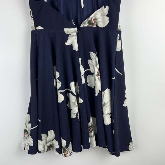 Papaya Navy Floral Print Halter Dress Sz: M - Picture 6 of 8